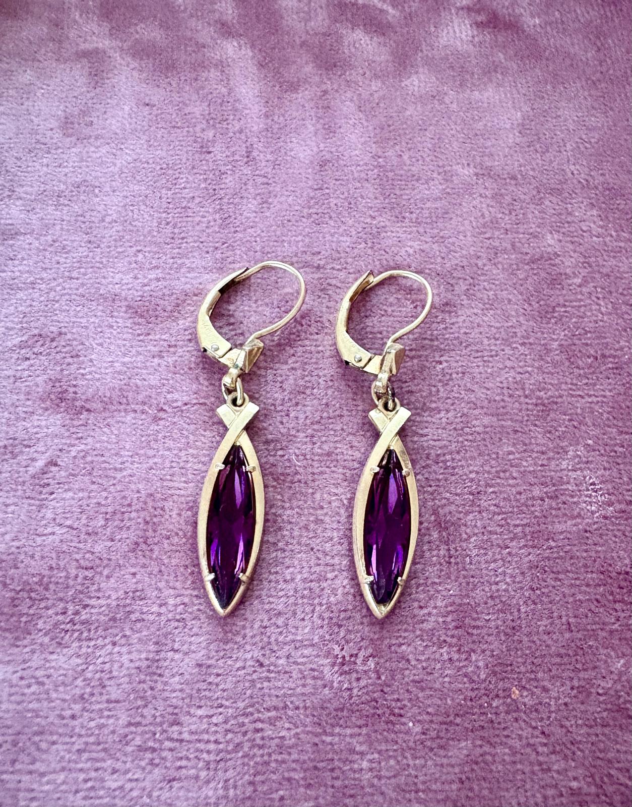 Modern 14 ct Gold Purple Paste Earrings