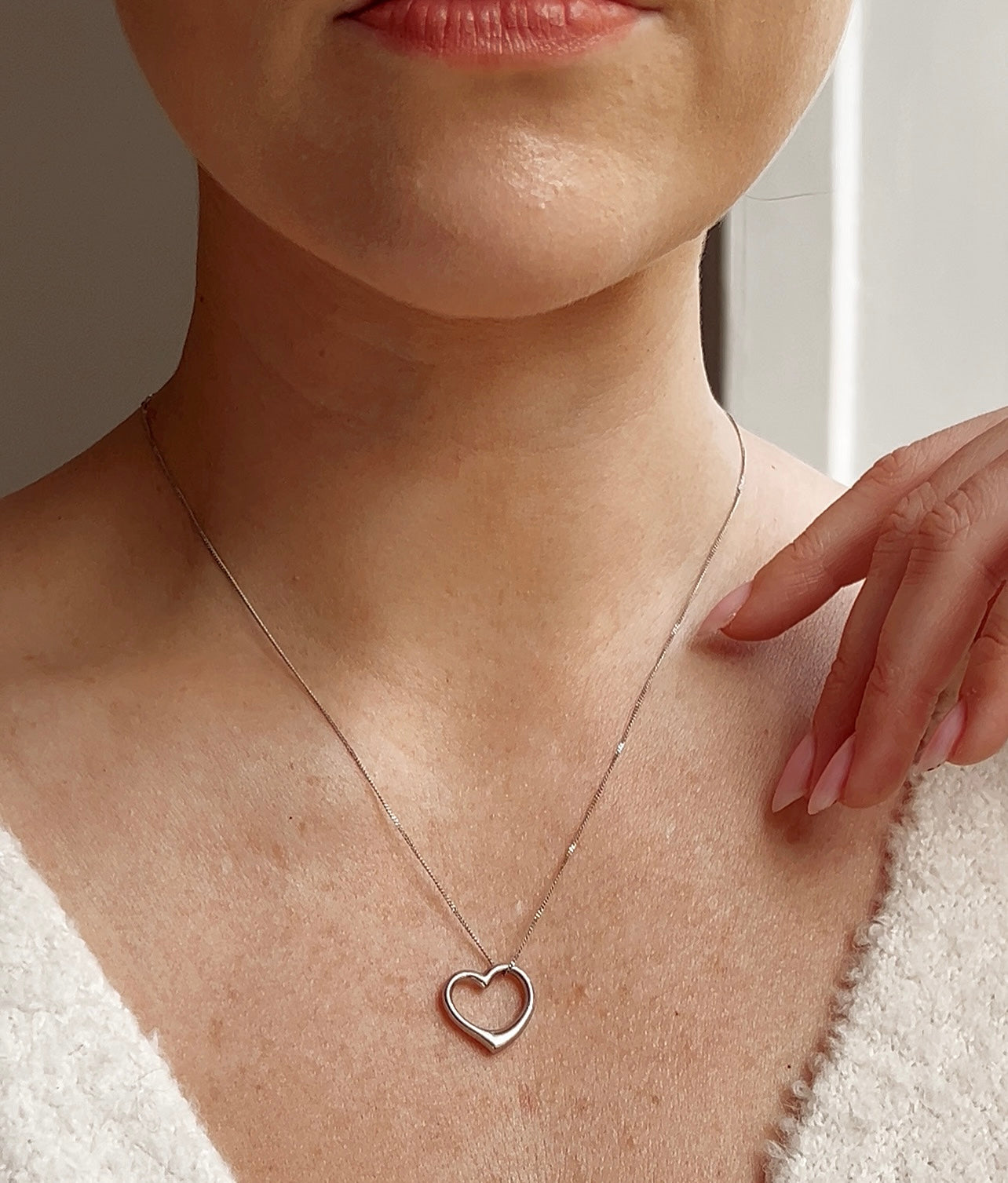 Gorgeous Modern Open Heart Pendant on a 9ct White Gold Chain