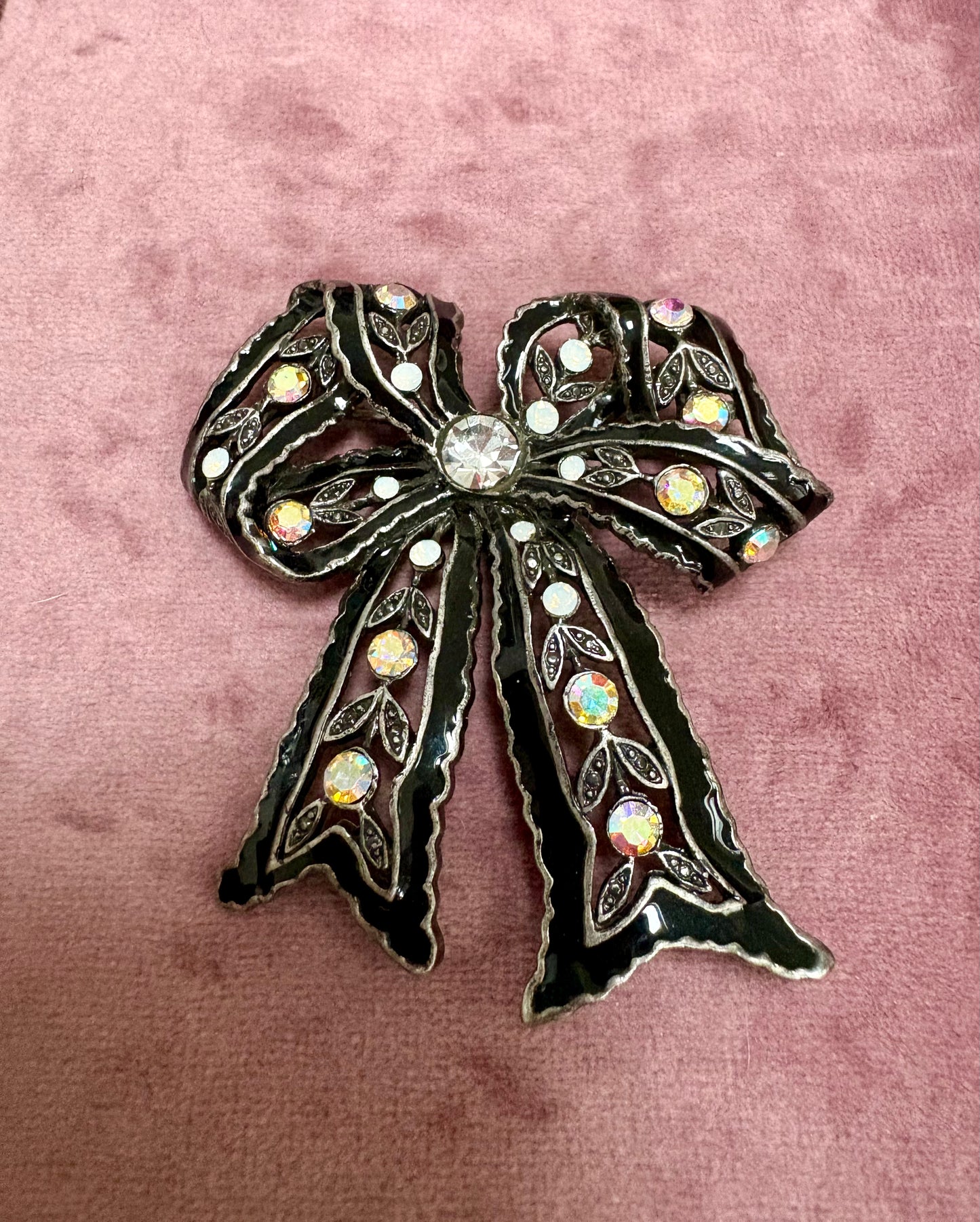 Gorgeous Vintage Bow Brooch