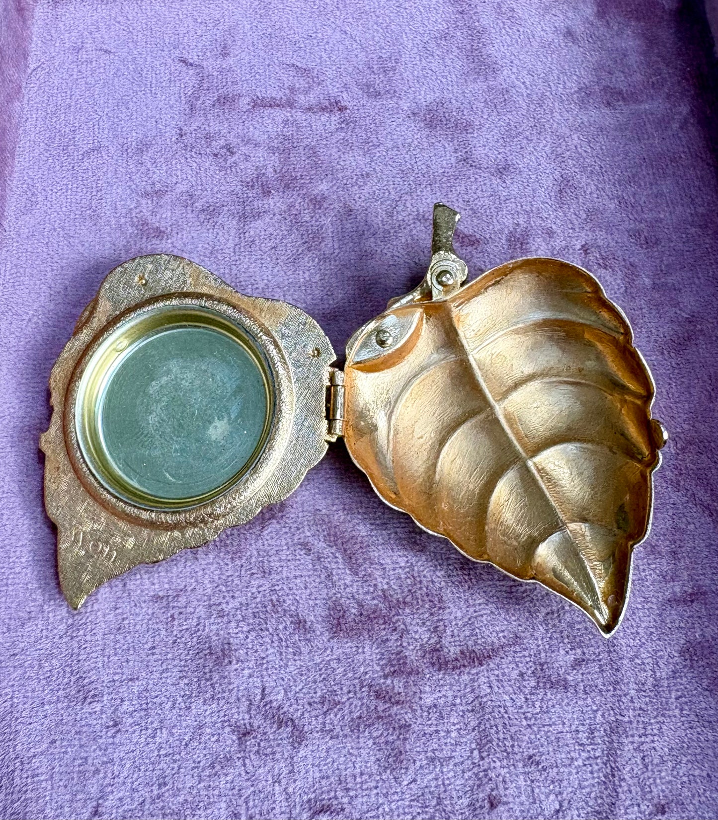 Vintage Gold Tone Leaf Locket Brooch