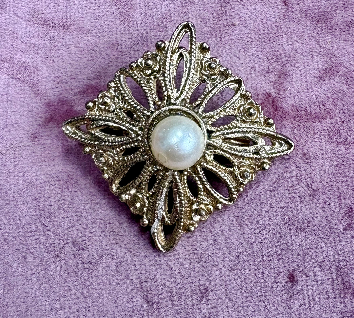 Vintage Gold Tone and Imitation Pearl Brooch