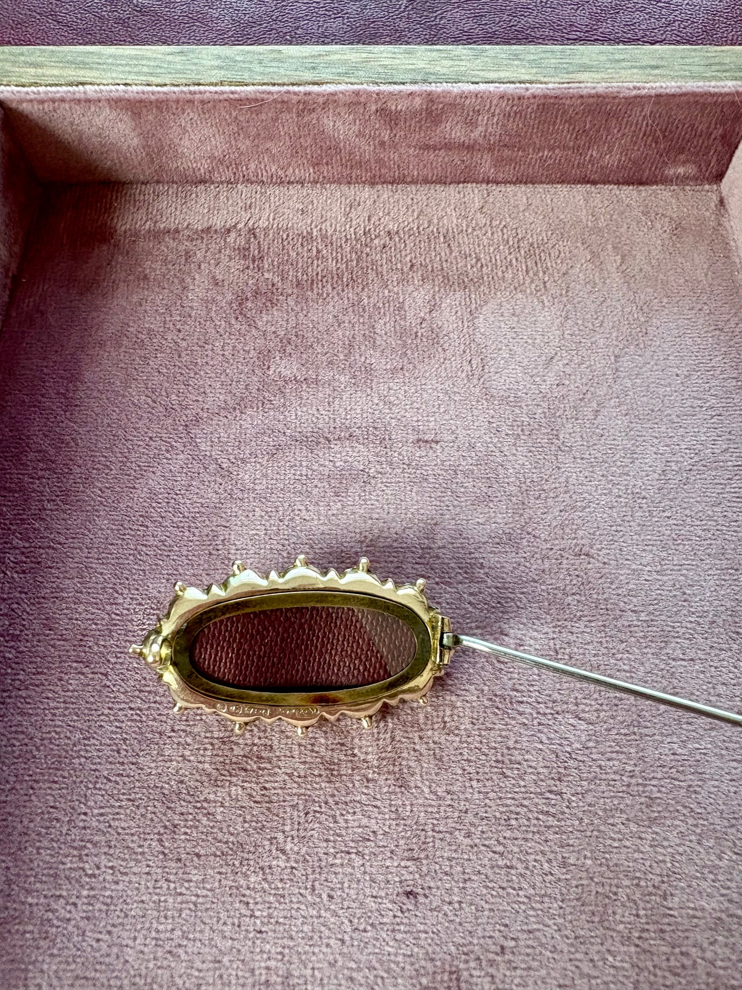 Beautiful 9ct Gold Mourning Brooch
