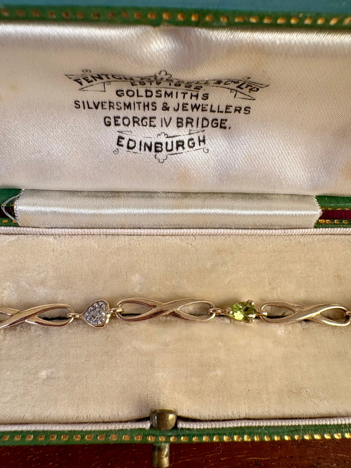 Sweet 9ct Gold Peridot and Diamond Bracelet