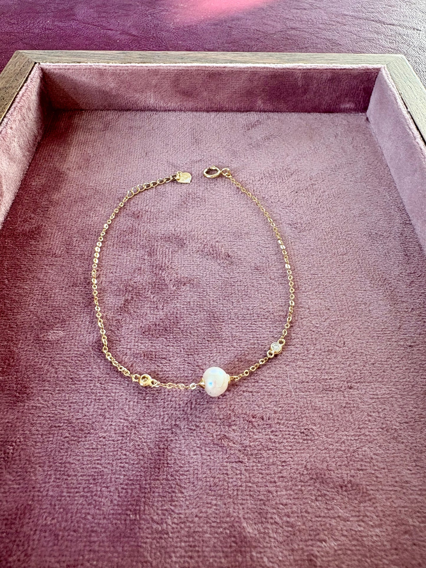 Gorgeous 18ct Yellow Gold Cultured Pearl and Diamond Bracelet