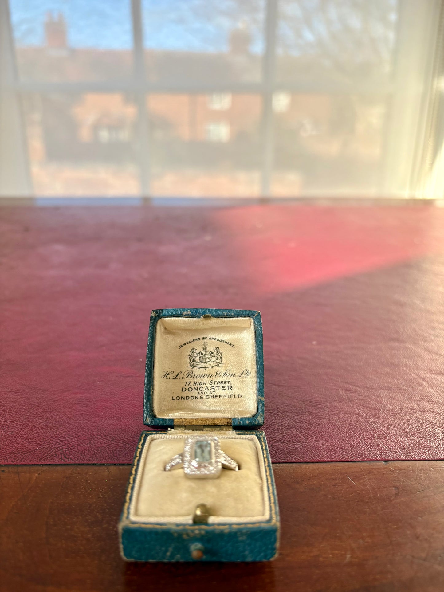 Stunning 18ct Gold, Aquamarine and Diamond Ring