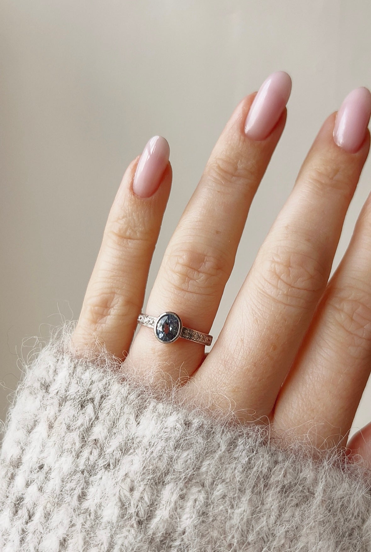 Gorgeous 18ct White Gold, Cornflower Blue Sapphire and Diamond Ring