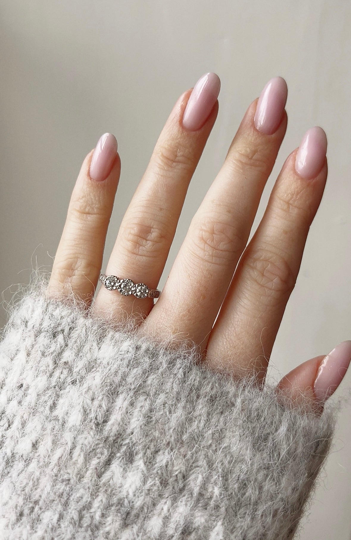 Pretty Vintage 18ct White Gold Diamond Trilogy Ring