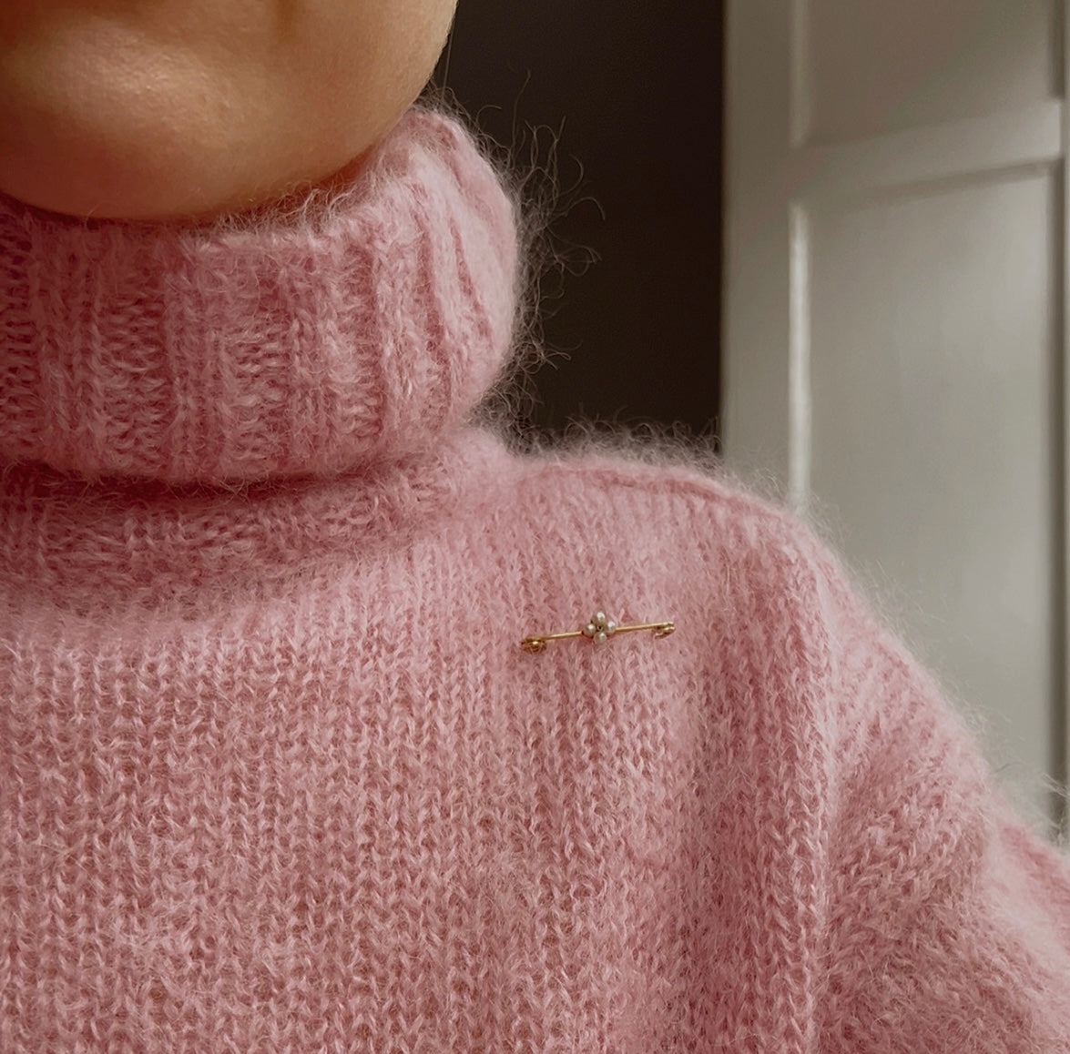 Beautiful antique pearl lace pin