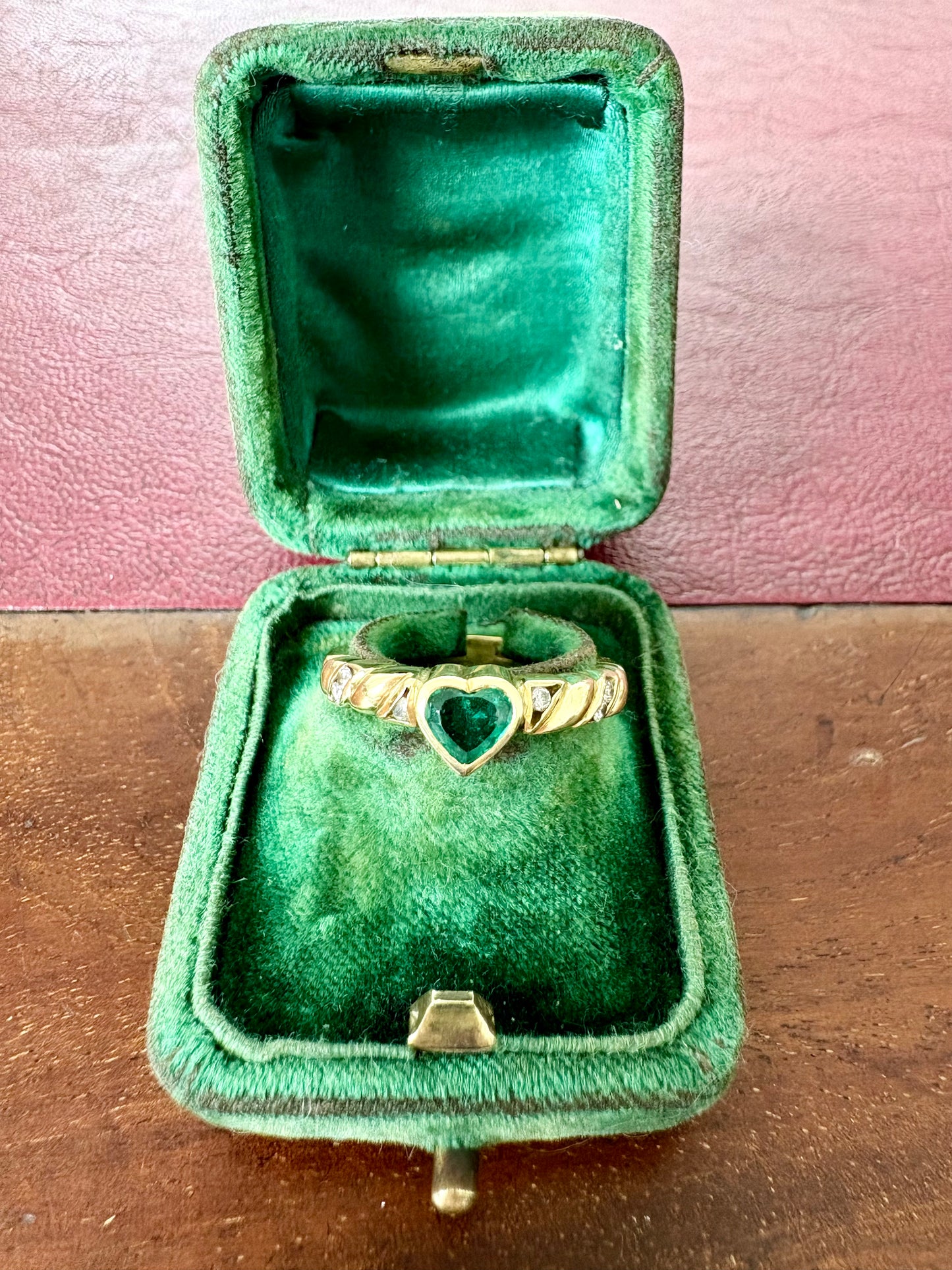 Gorgeous Vintage 18ct Gold, Emerald Heart and Diamond Ring