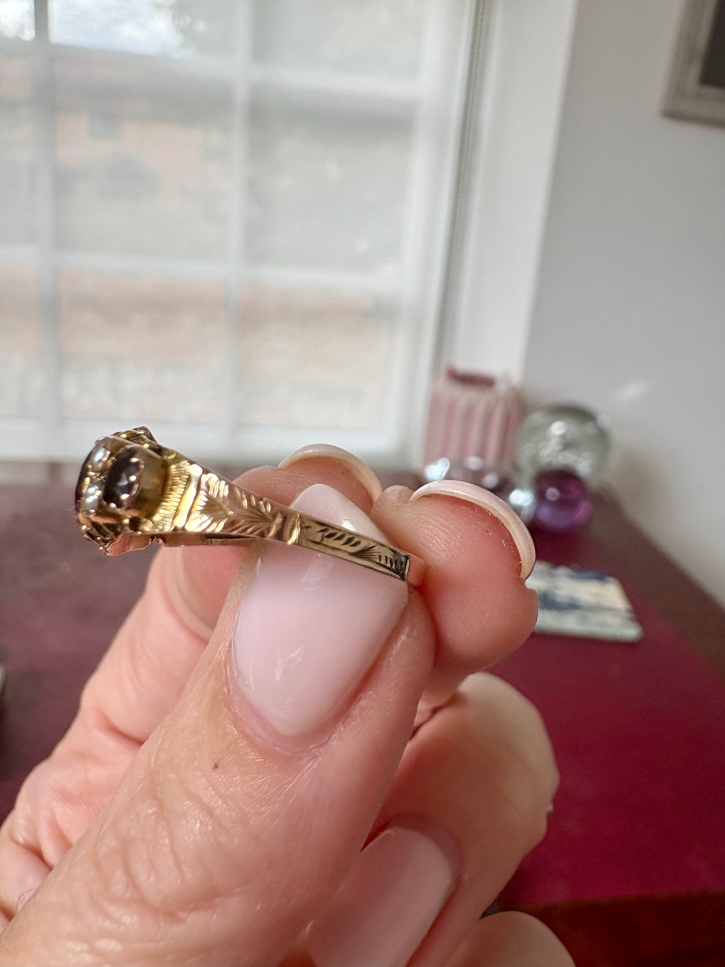 Gorgeous Victorian 9ct Gold, Garnet and Split Pearl Ring