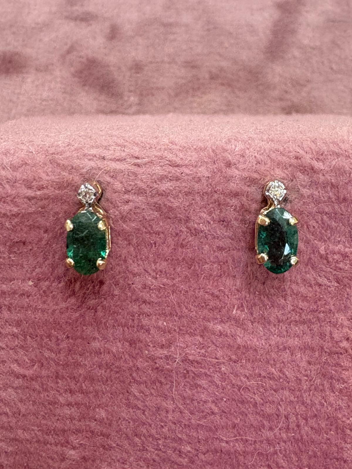Gorgeous 9K Gold,Emerald and Diamond Stud Earrings