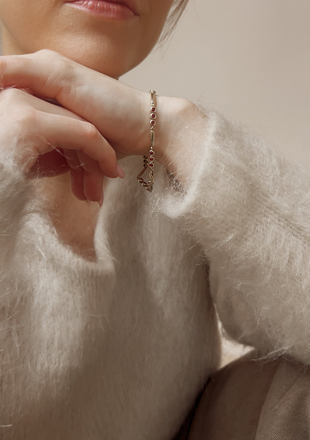 Lovely Vintage 9ct Gold Ruby Line Bracelet