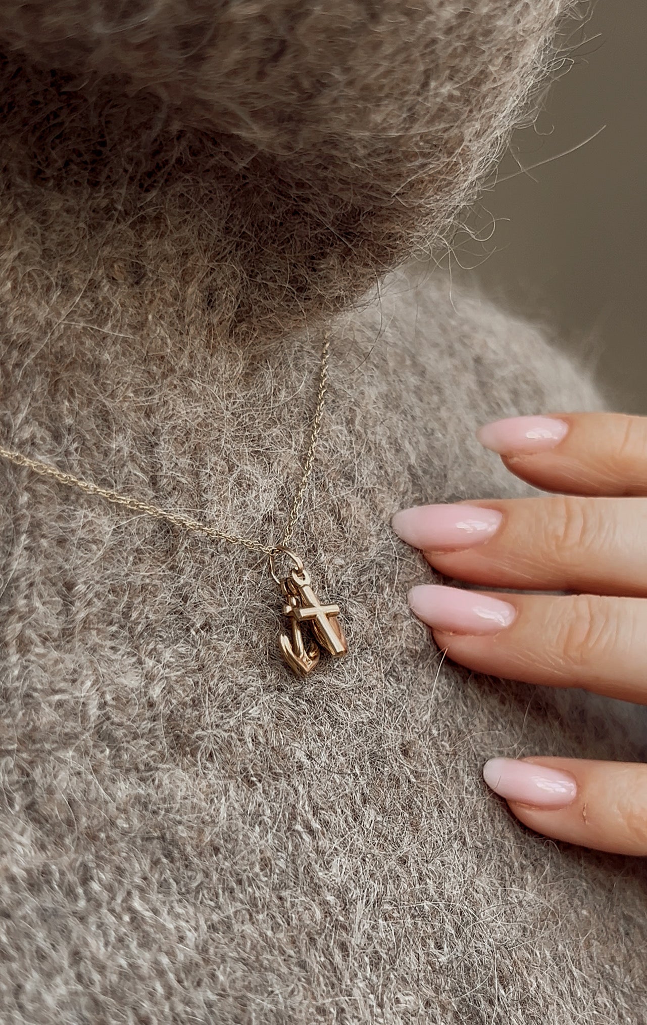 Gorgeous 9ct Gold Peace, Love and Hope Charm