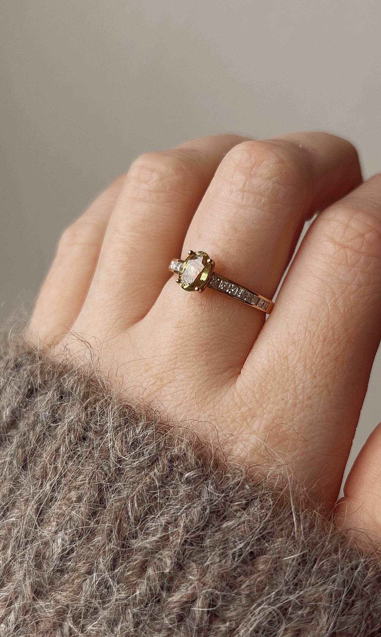 Wonderful Modern 9ct Gold, Diopside and Diamond Ring