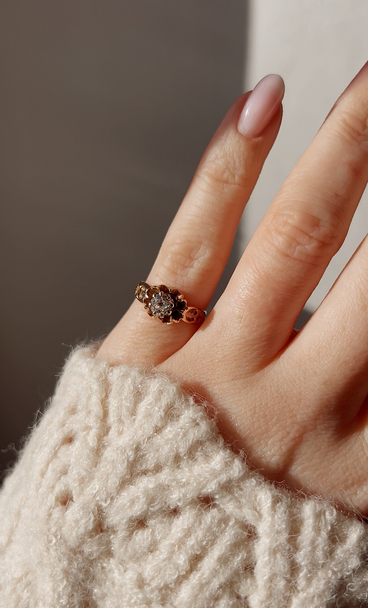 Very Gorgeous Antique 18ct Gold Diamond Belcher Ring