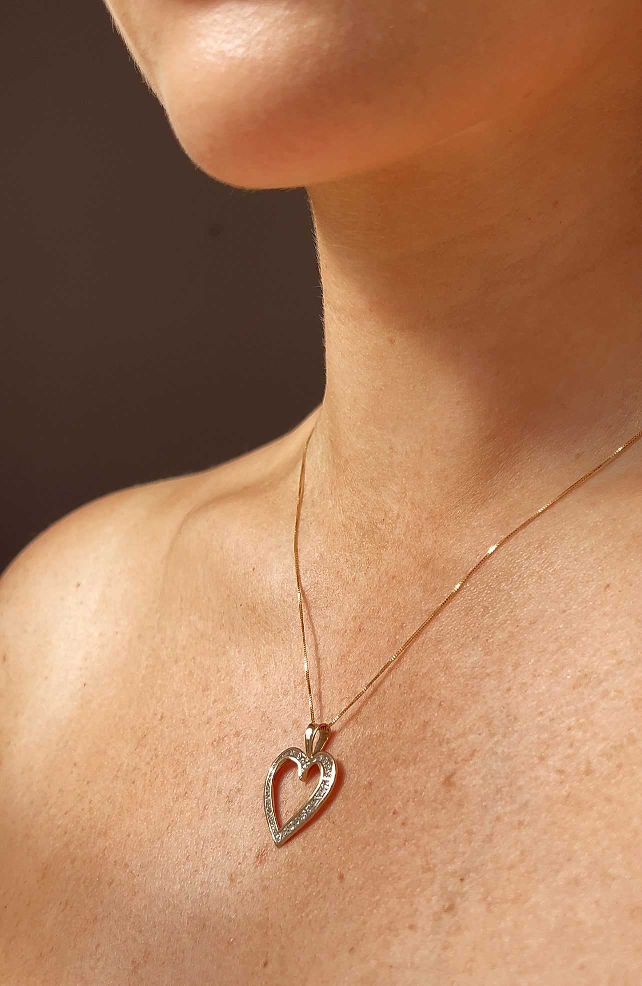 Lovely Vintage 9ct Yellow Gold Diamond Heart Pendant and Chain