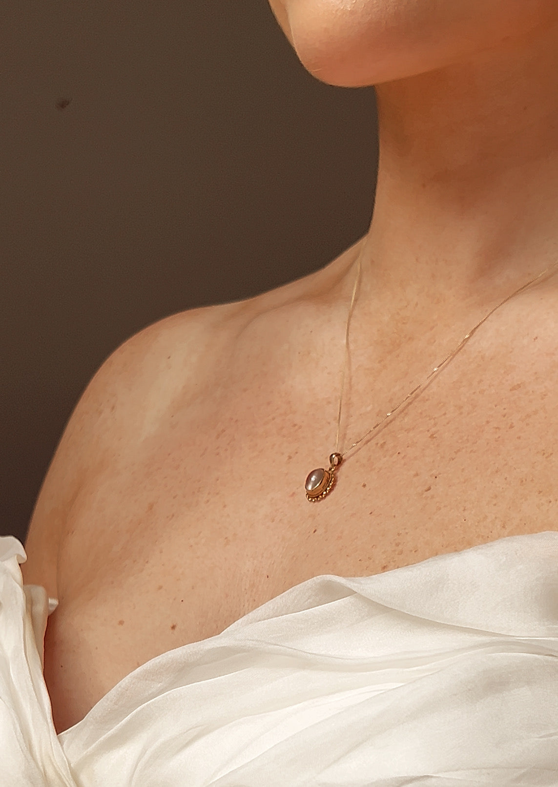 Wonderful Vintage 9ct Gold and Moonstone Pendant