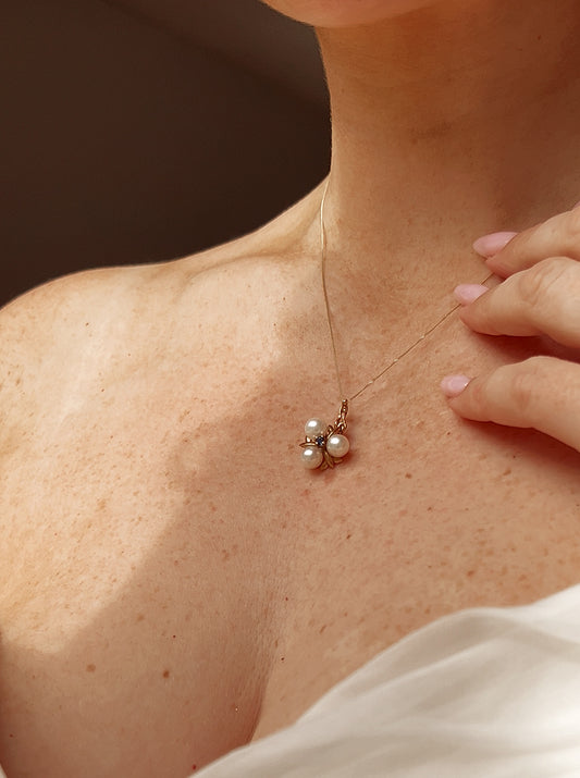 Attractive Vintage 9ct Gold, Sapphire and Cultured Pearl Pendant with a 9ct Gold Chain