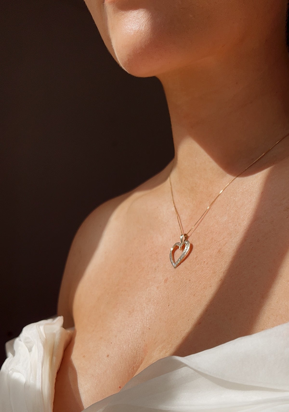 Lovely Vintage 9ct Yellow Gold Diamond Heart Pendant and Chain