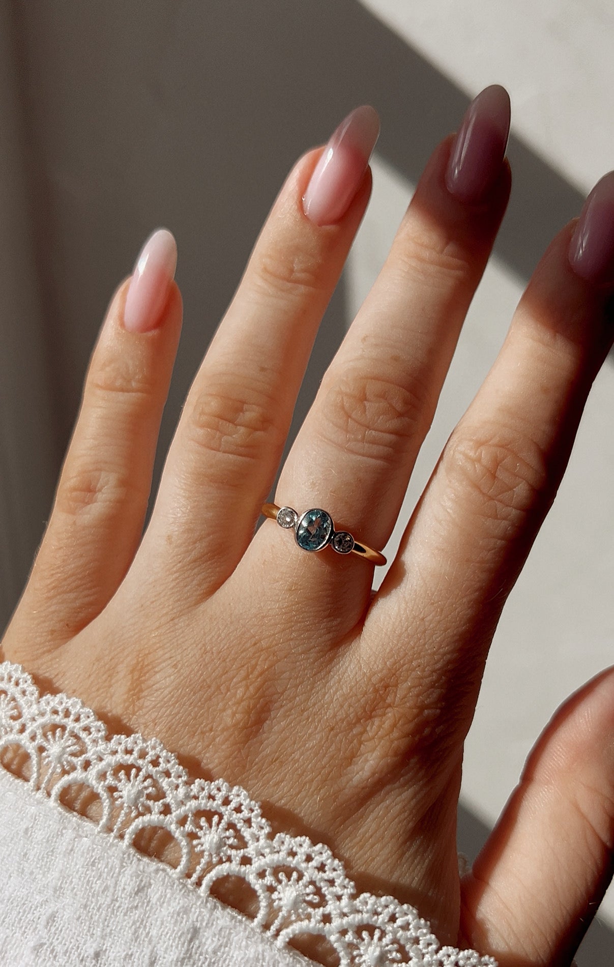 Lovely Vintage 18ct Gold,Aquamarine and Diamond Ring