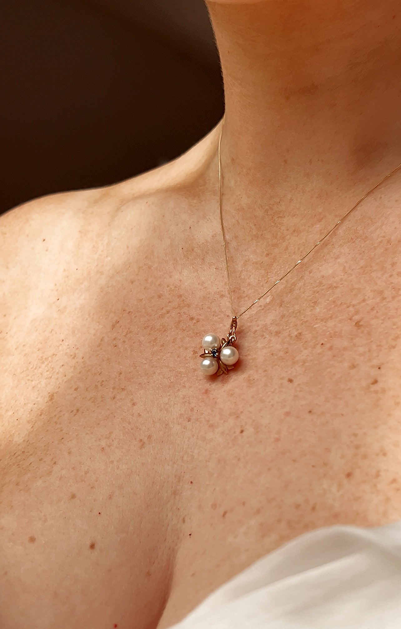 Attractive Vintage 9ct Gold, Sapphire and Cultured Pearl Pendant with a 9ct Gold Chain