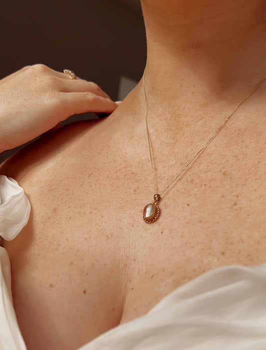 Wonderful Vintage 9ct Gold and Moonstone Pendant
