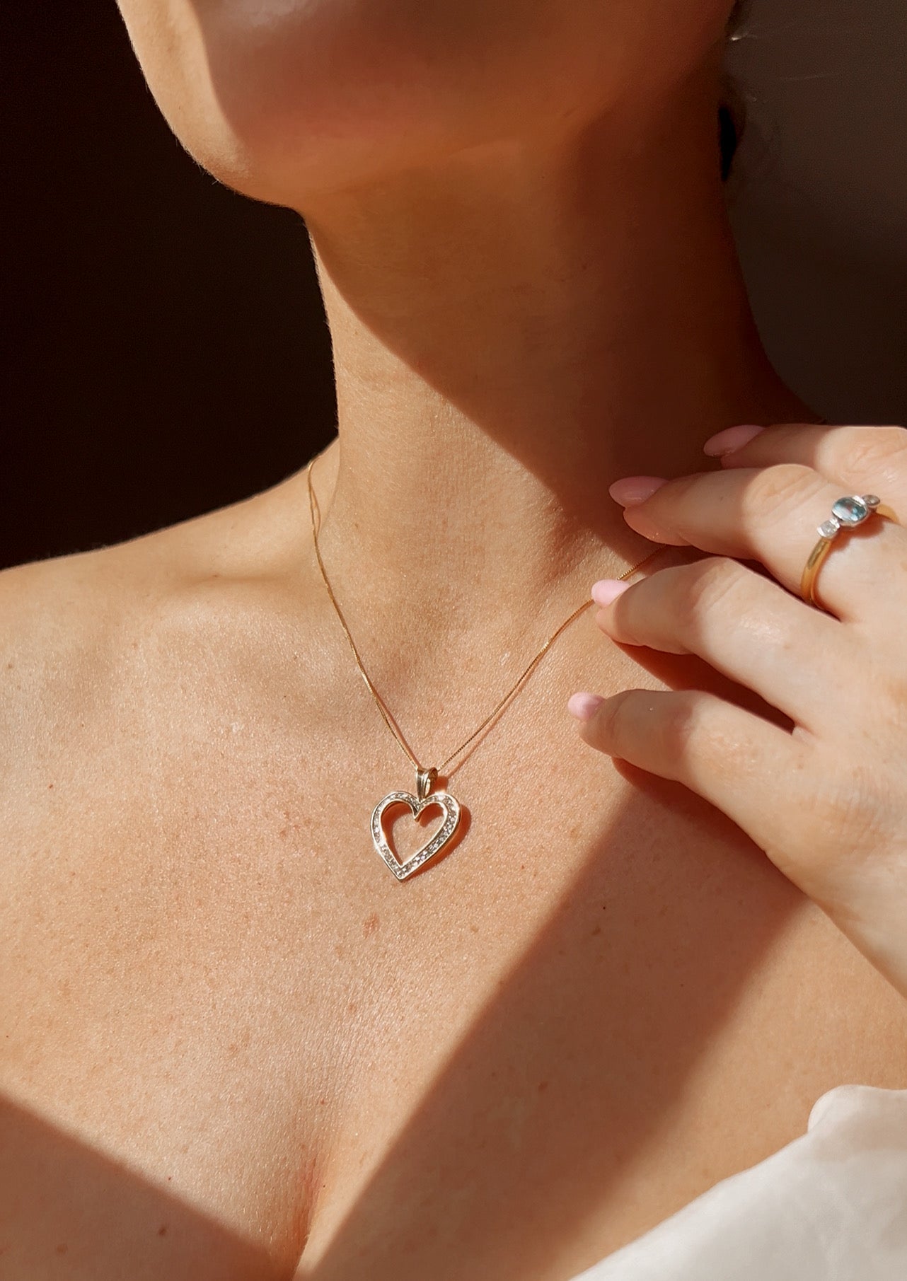 Lovely Vintage 9ct Yellow Gold Diamond Heart Pendant and Chain