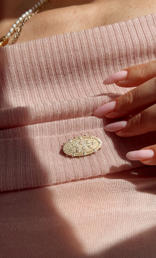 Pretty Victorian Gold Brooch with Floral and Foliate Details
