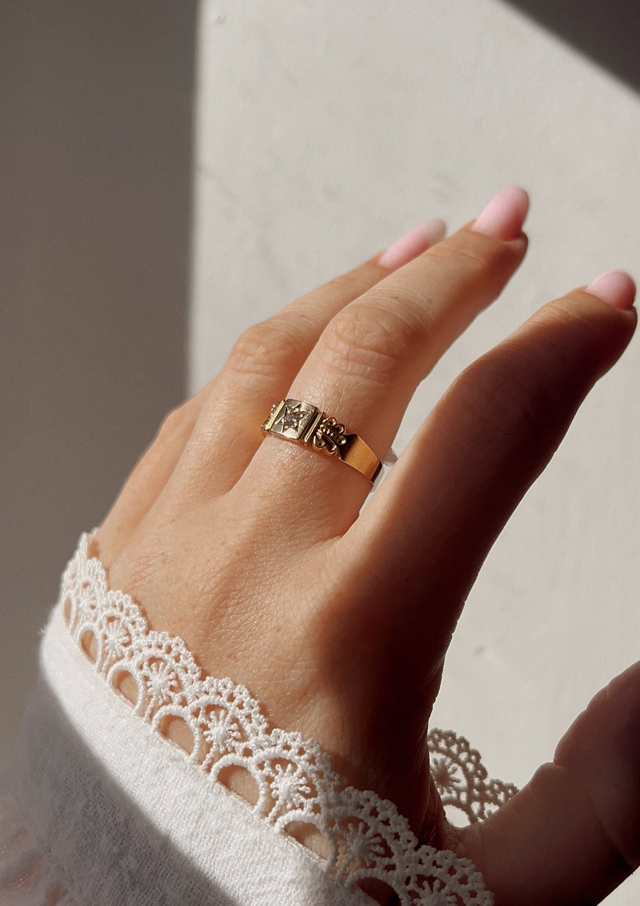 A Gorgeous Victorian 18ct Diamond Ring