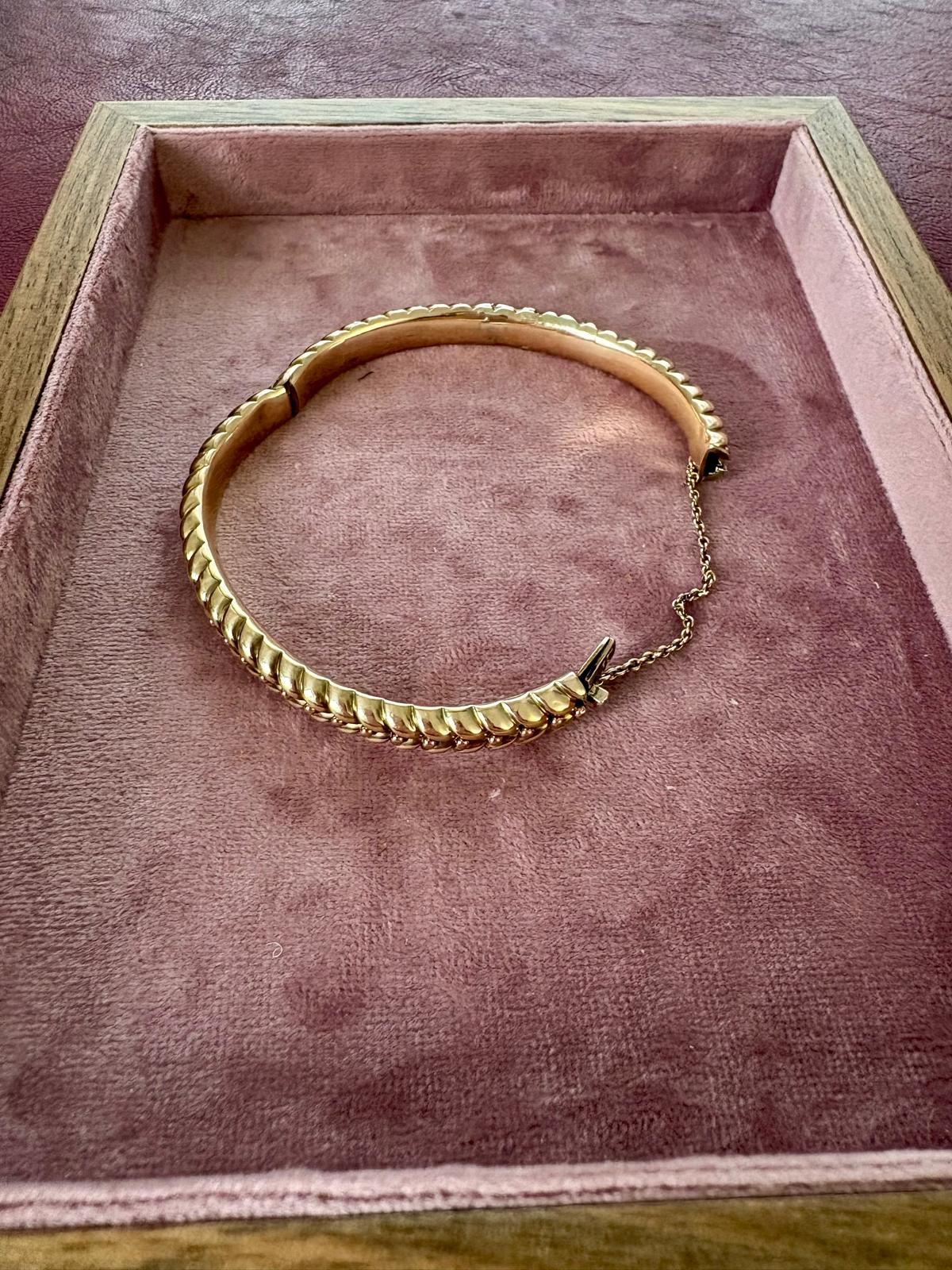 Stunning Victorian 9ct Gold Bangle in a Curb and Bead Pattern