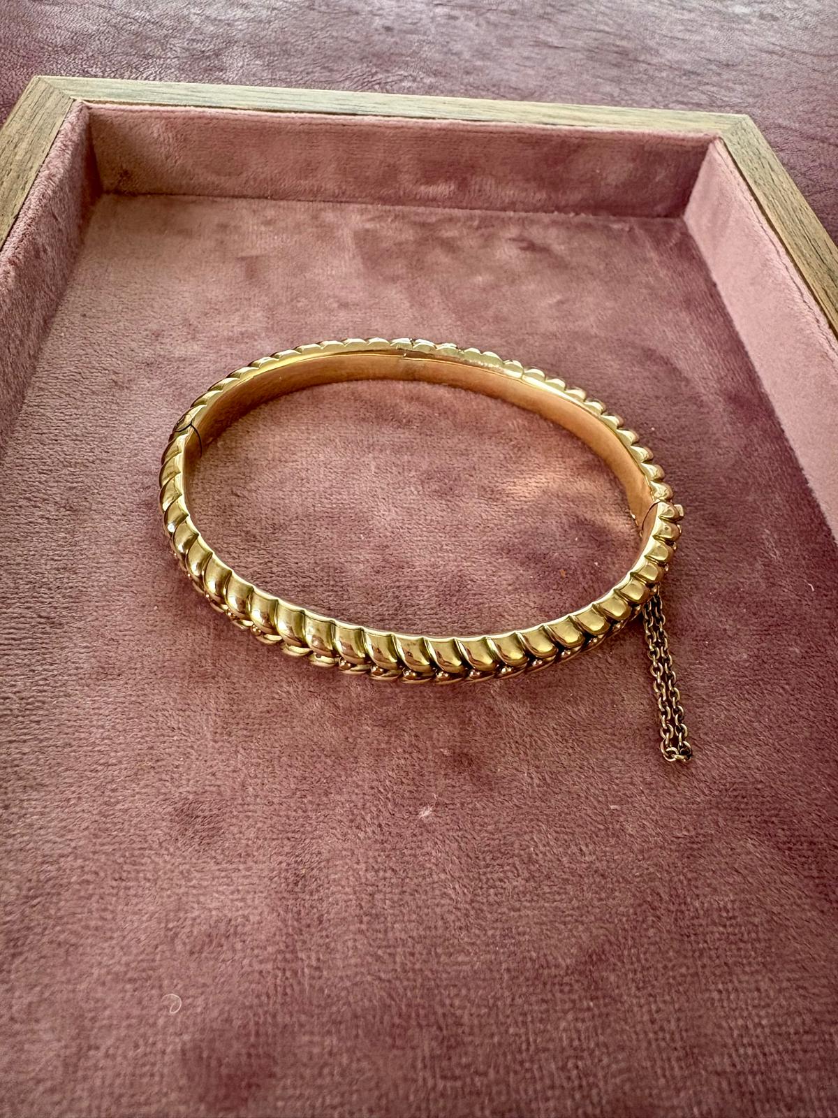 Stunning Victorian 9ct Gold Bangle in a Curb and Bead Pattern