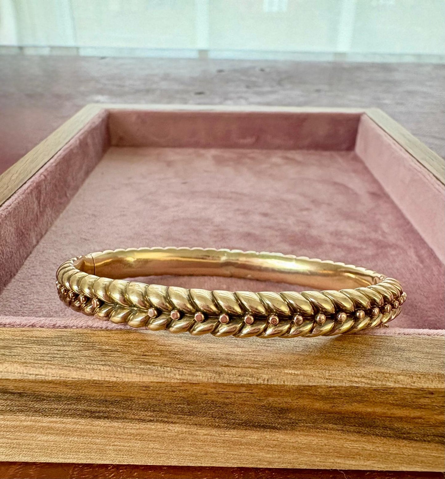 Stunning Victorian 9ct Gold Bangle in a Curb and Bead Pattern