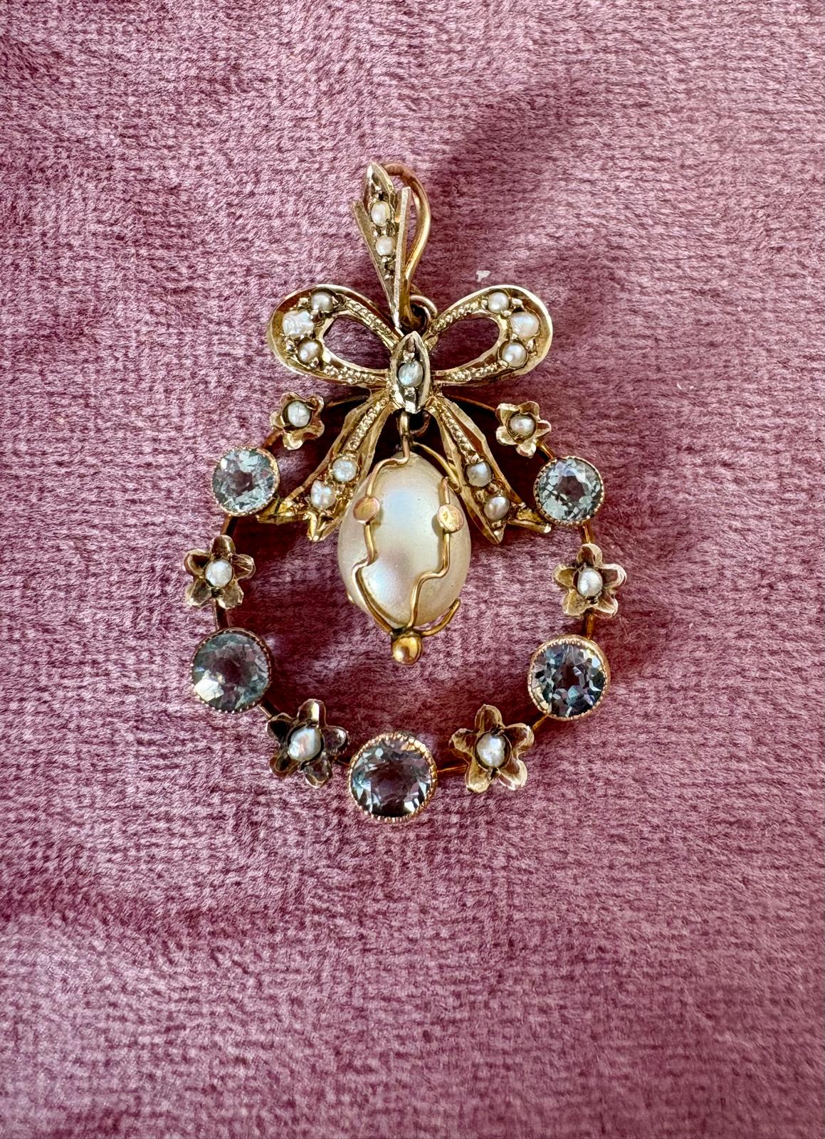 Ridiculously Pretty Edwardian 9ct Gold and Aquamarine & Split Pearl Pendant