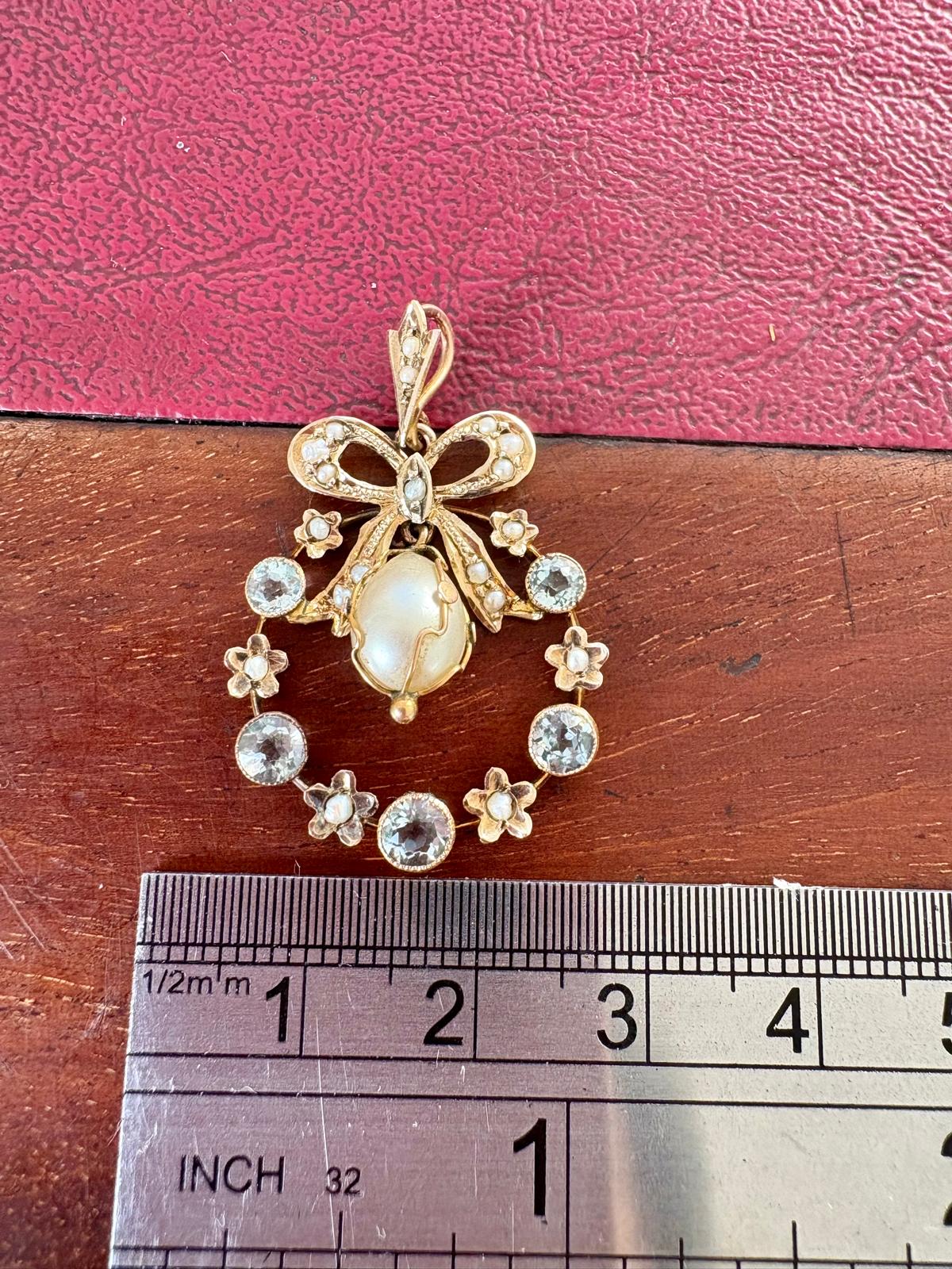 Ridiculously Pretty Edwardian 9ct Gold and Aquamarine & Split Pearl Pendant