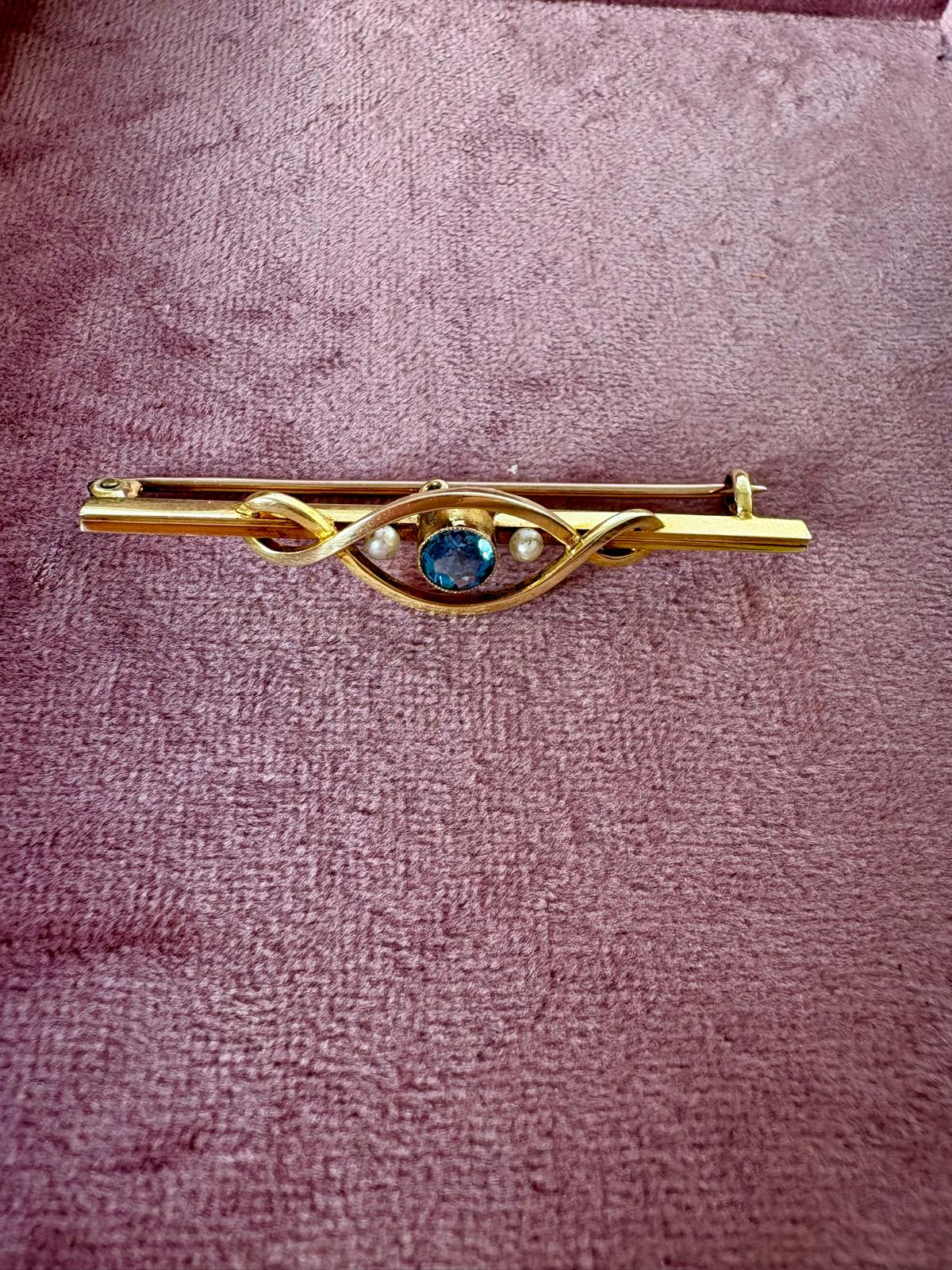 Early 20th Century 15ct Gold and Aquamarine and Pearl Brooch