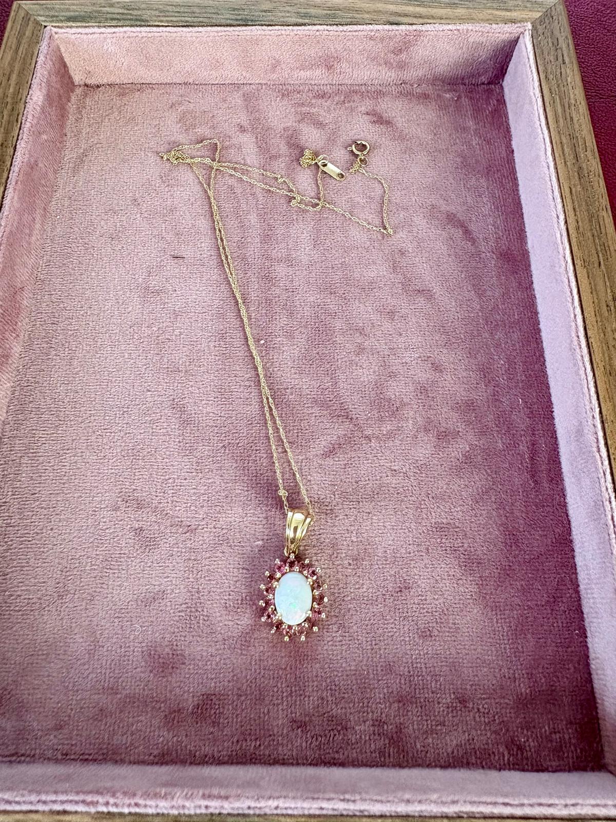 Very pretty Vintage 9ct Gold Opal & Pink Gemstone Pendant with Chain