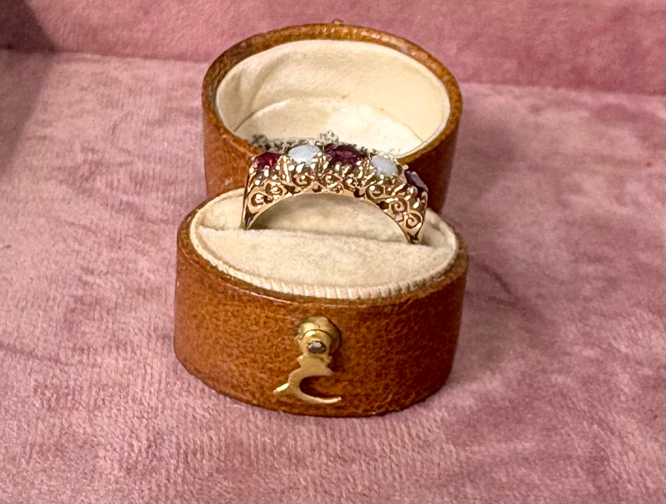 Lovely Vintage 9ct Gold Opal and Garnet Five Stone Ring