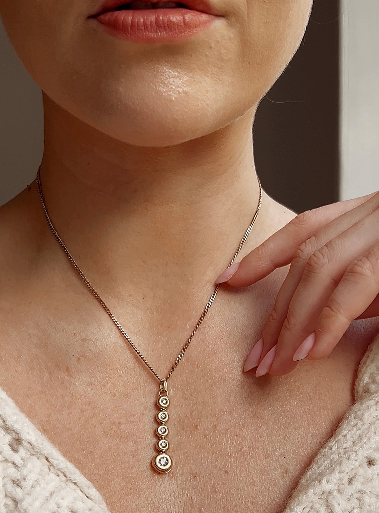 Stunning Vintage 18ct Gold and Five Stone Natural Diamond Pendant on a 9ct Gold Chain