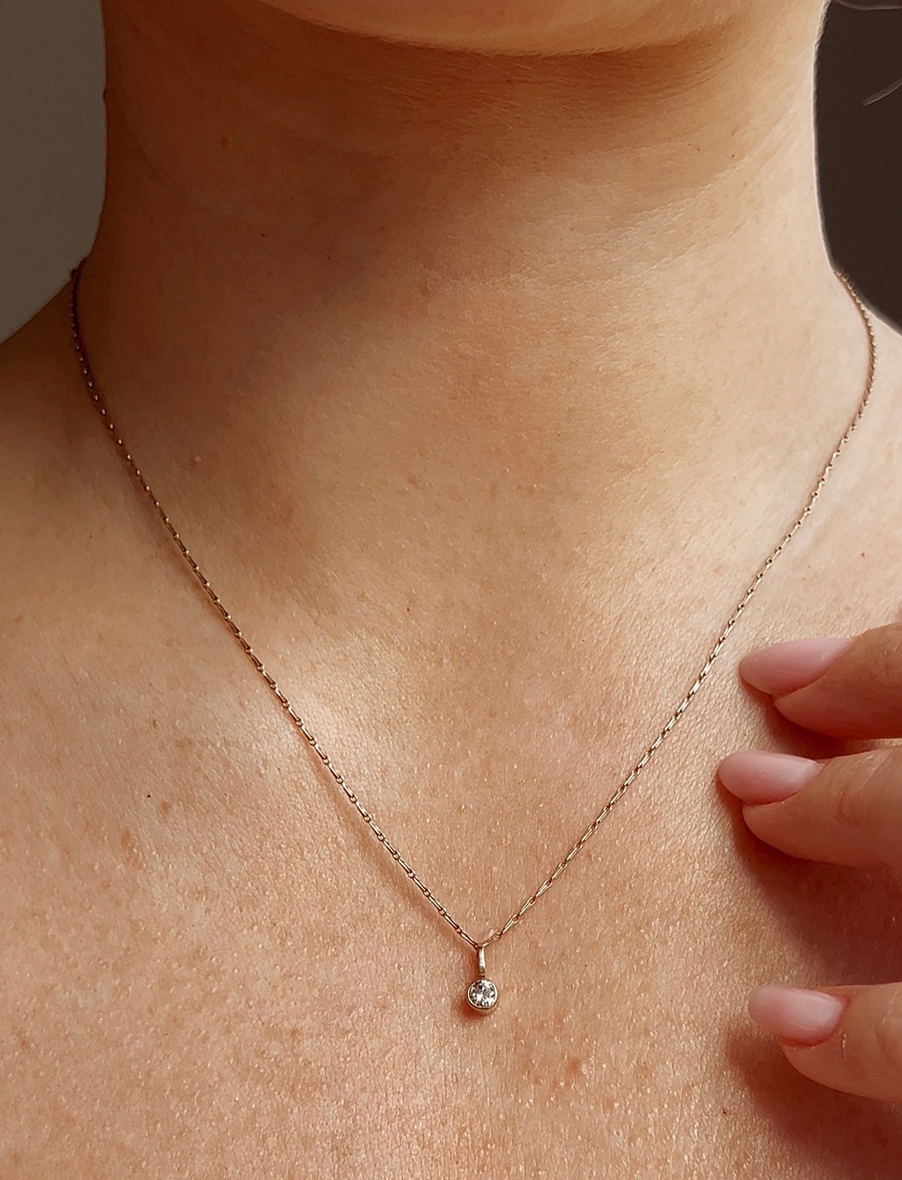 Gorgeous Vintage Brilliant-Cut Diamond Single Stone Pendant on a 9ct Gold Chain