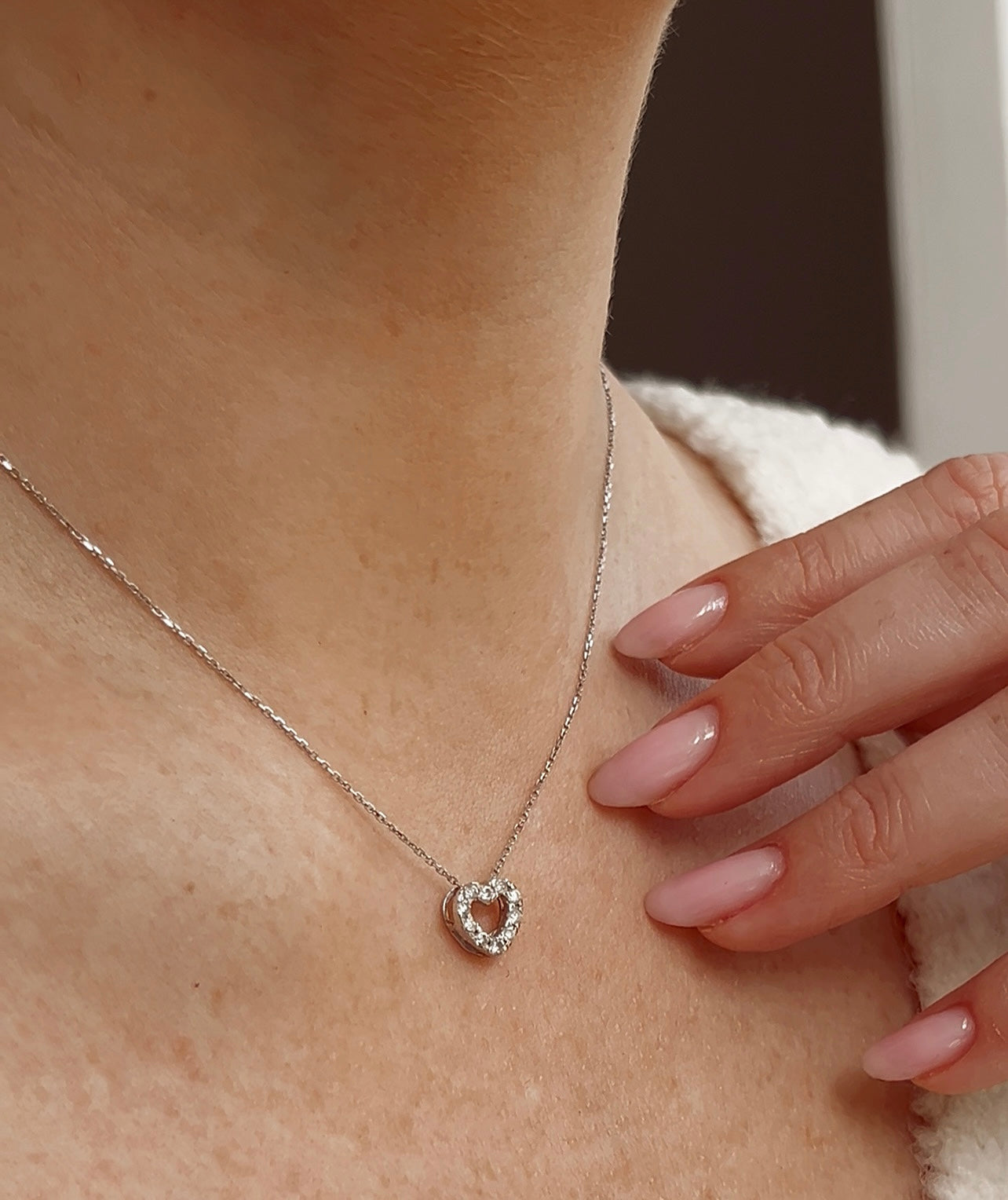 Gorgeous Modern 18K White Gold and Diamond Heart Pendant on a 18K White Gold Chain