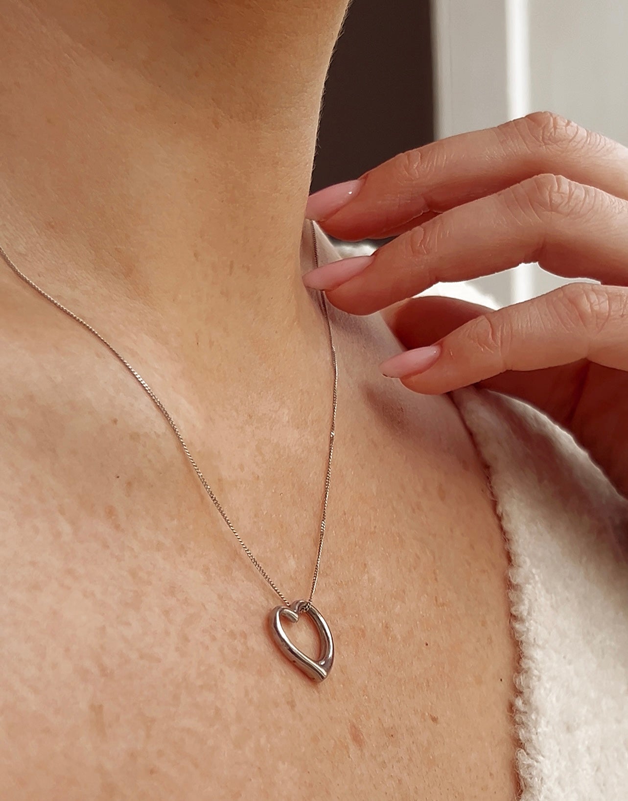 Gorgeous Modern Open Heart Pendant on a 9ct White Gold Chain