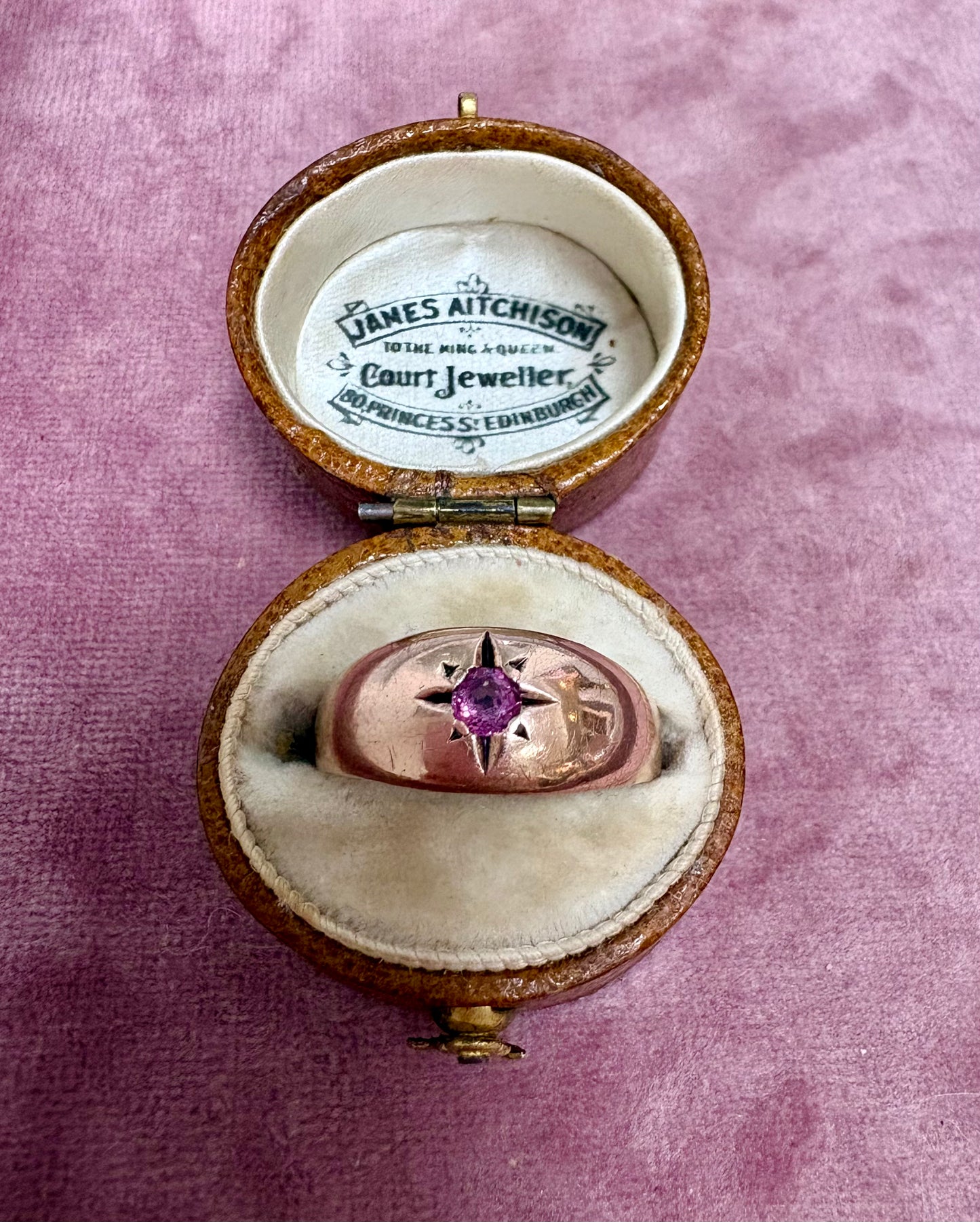 Gorgeous Vintage 9ct Gold and Ruby Starburst Ring