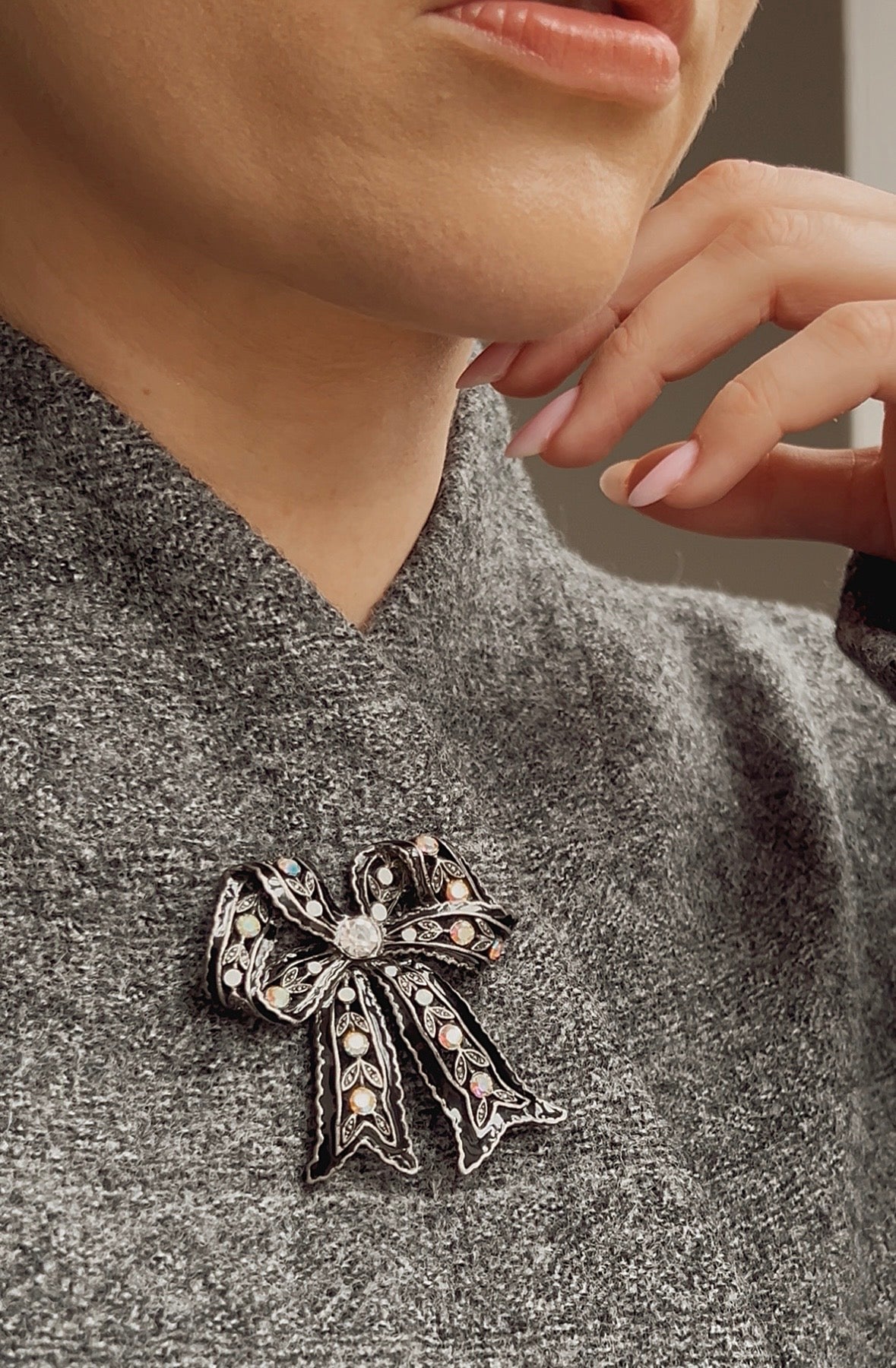 Gorgeous Vintage Bow Brooch