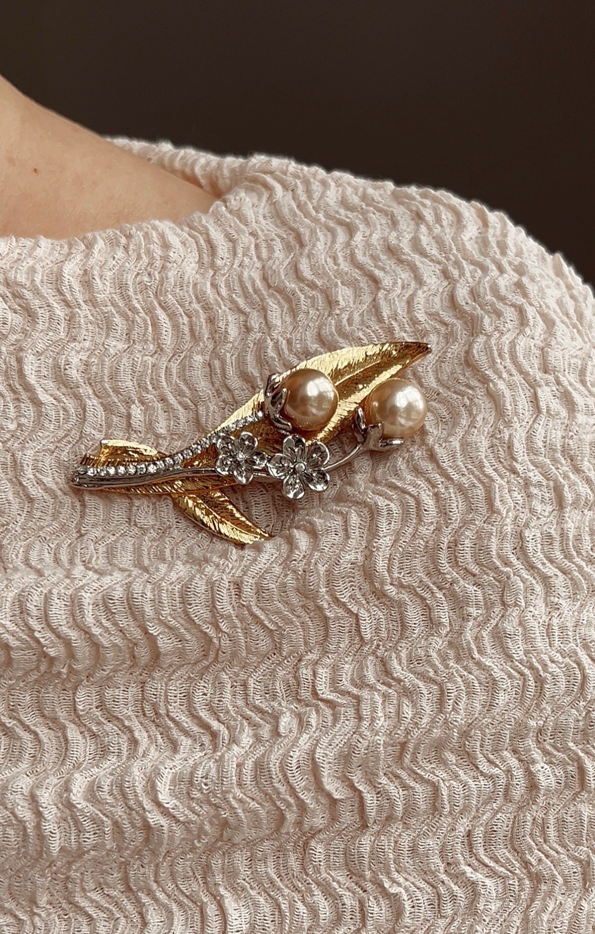 Lovely Vintage Floral and Foliate Spray Brooch