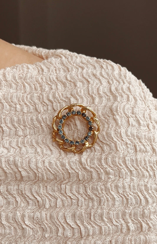 Attractive Vintage Blue Rhinestone Gold Tone Wreath Brooch