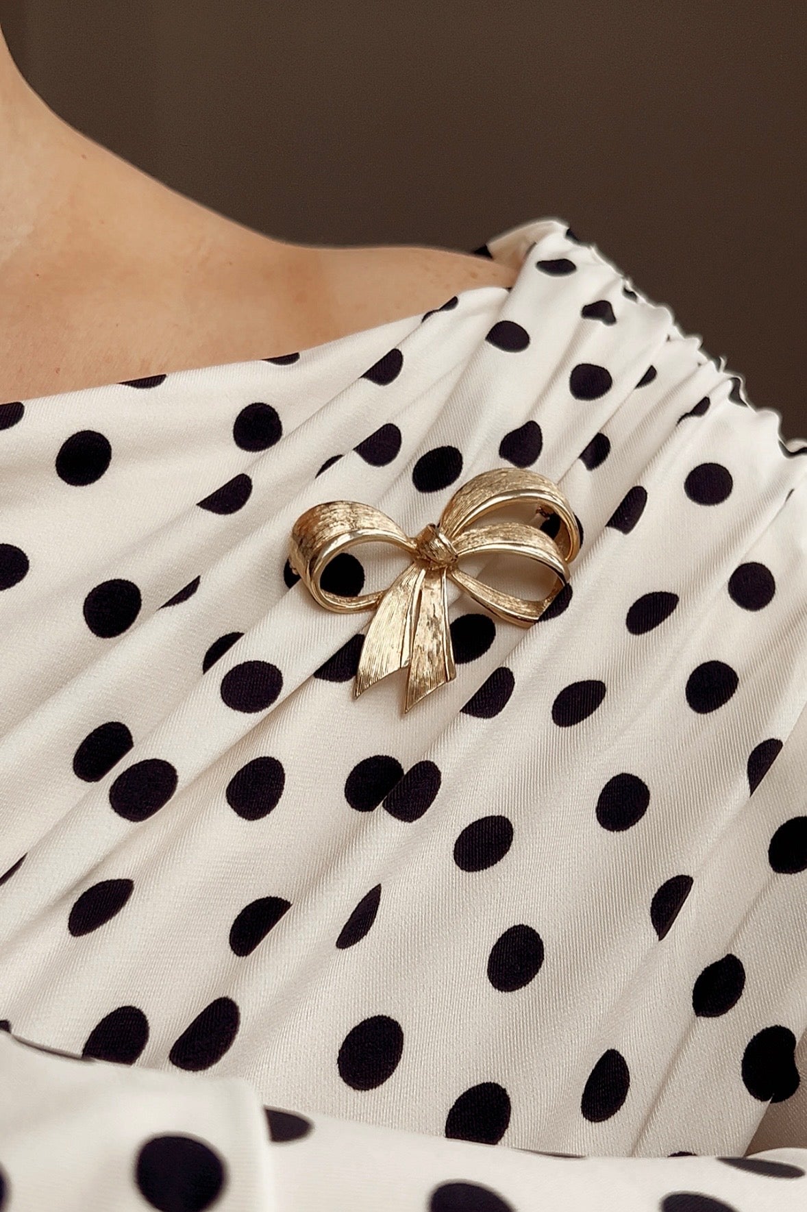 Stunning Vintage Avon Signed Gold Tone Bow Brooch