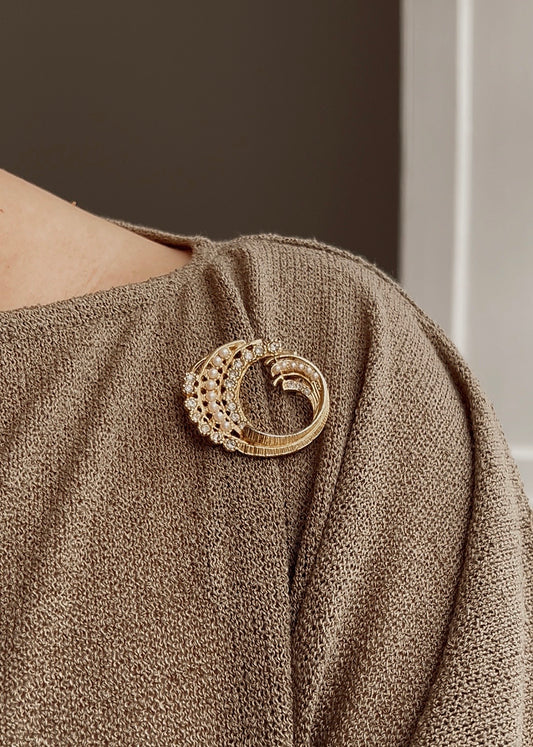 Gorgeous Vintage Gold Tone Brooch