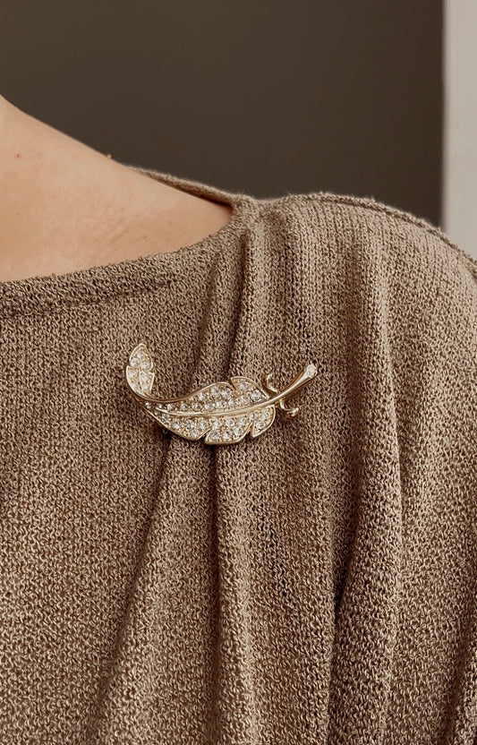 Gorgeous Vintage Leaf Gold Tone and Rhinestone Brooch
