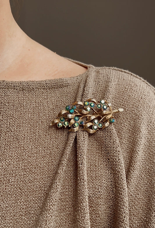 Gorgeous Vintage Leaf Brooch