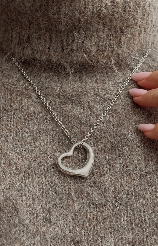 Stunning Elsa Peretti for Tiffany & Co. Open Heart Silver Necklace
